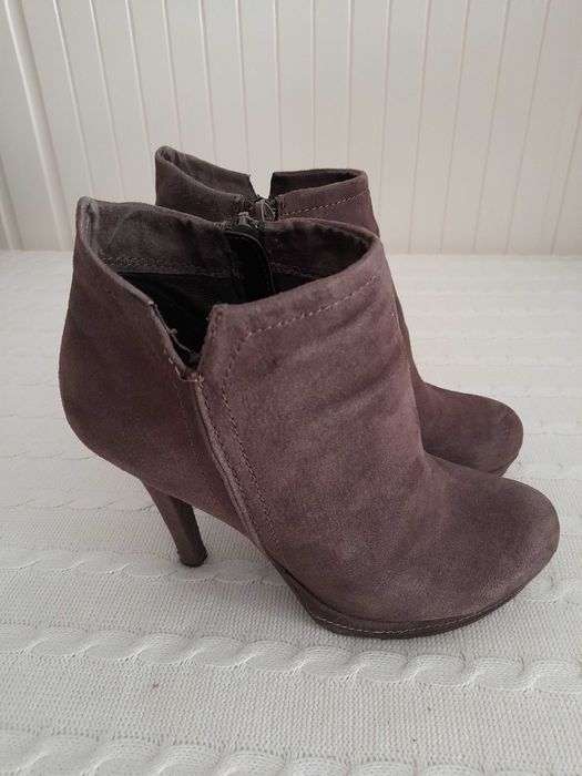 Botas Nº 37, taupe, marca Benetton, como novas