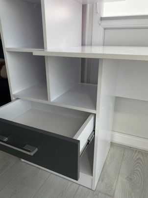 Робочий стіл у відмінному стані