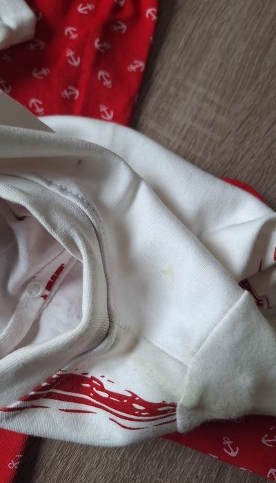 Dres, Komplet bawełniany z czerwonymi spodniami i czapką  80/86