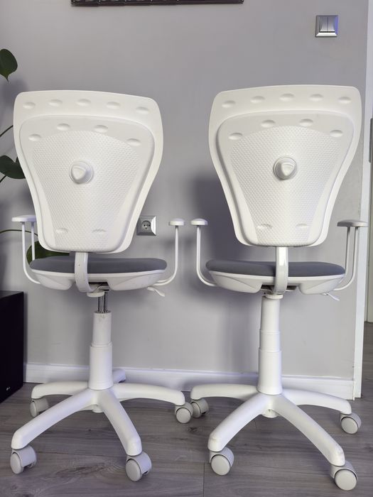 Krzeslo biurkowe bialo szare