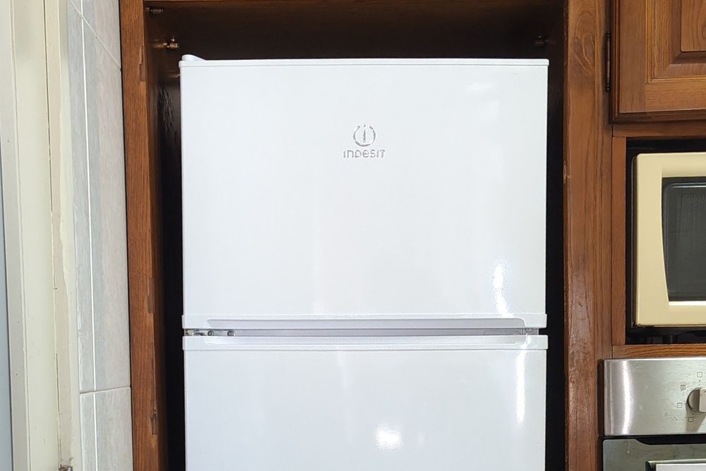 Frigorífico Indesit com congelador - 212 L