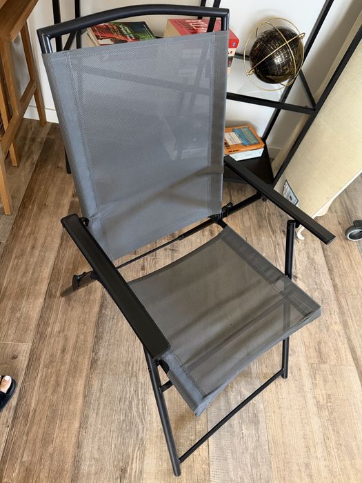 Conjunto de jardim com mesa de vidro e 4 cadeiras