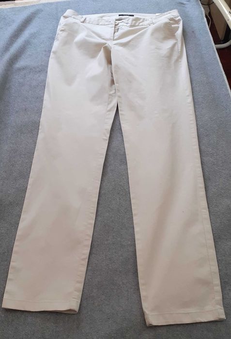 Calças cor creme marca Vila