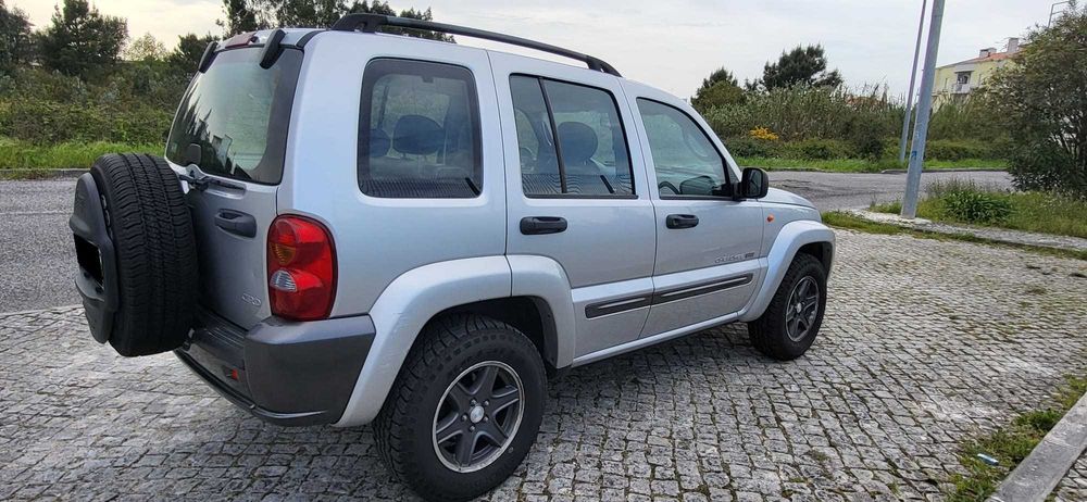 Jeep cherokee KJ Liberty 2500 crd 4x4