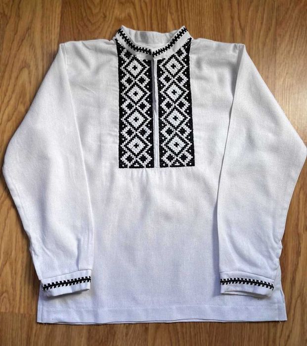 Біла дитяча вишиванка для хлопчика святкова шкільна з довгим рукавом