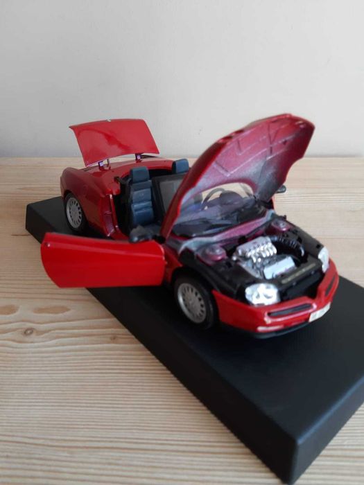 Model samochodu 1;18 Alfa Romeo Spider (1995) Maisto