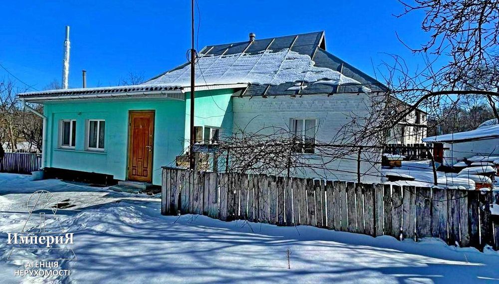 Будинок 77 кв. з комунікаціями. Ділянка 57 сот.