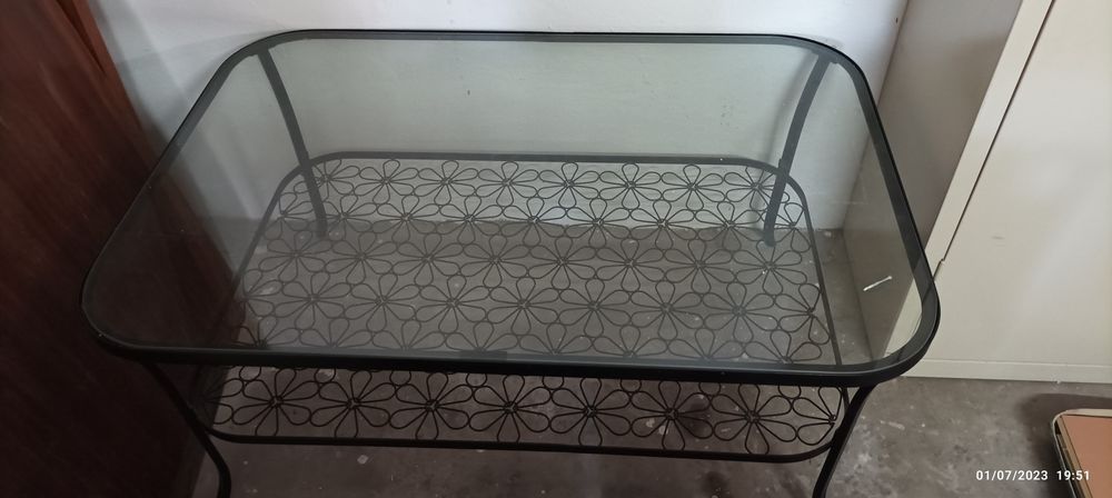 Mesa  de centro em vidro