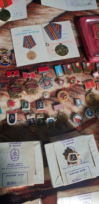 Продам різні значки