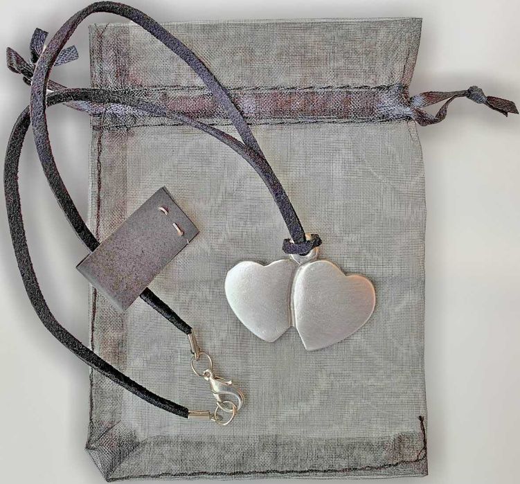 Fio em Couro com Corações, Novo/Exclusivo/Único