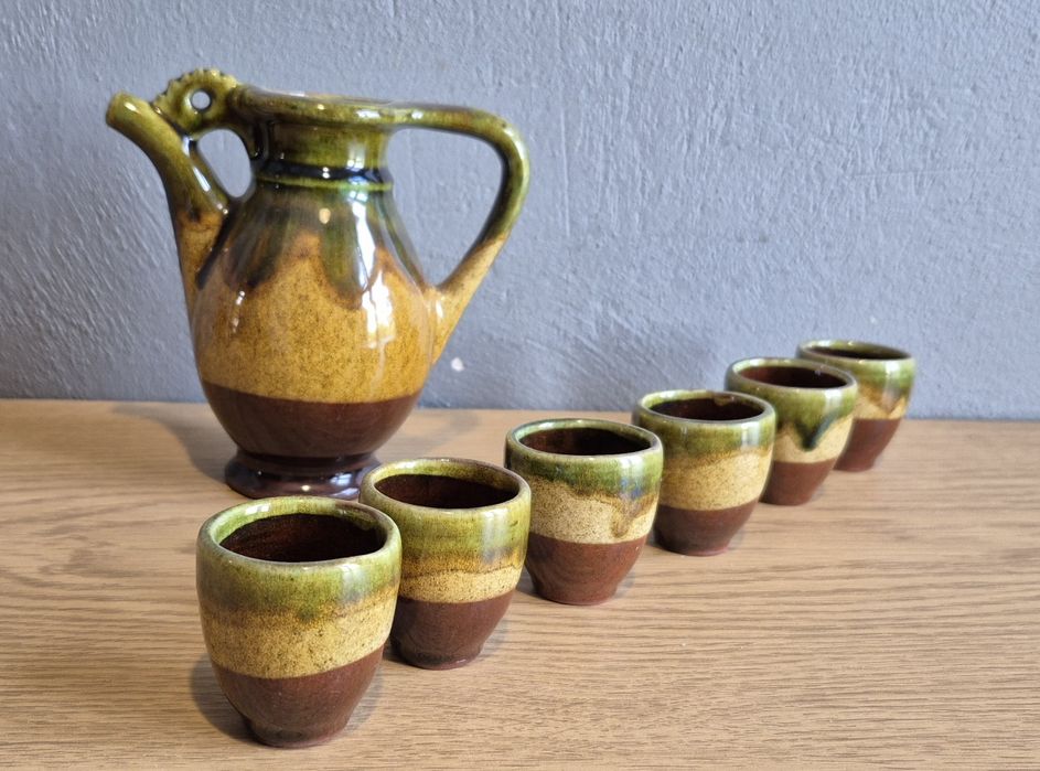 Piękny ceramiczny zestaw karafka z kieliszkami