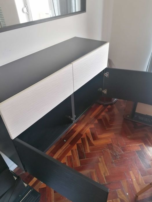 Aparador com 2 gavetas e 2 portas, branco e preto