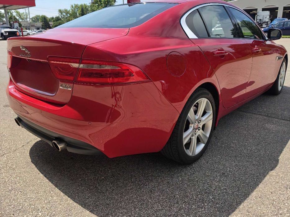 Jaguar XE 25t      2018