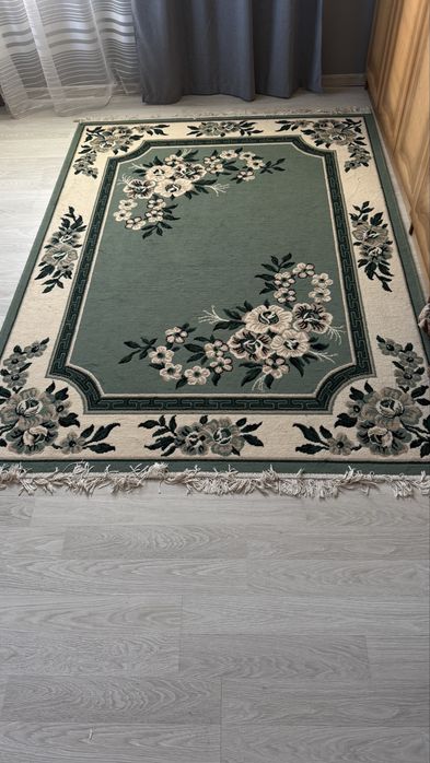 Килим в хорошому стані 1600*2200