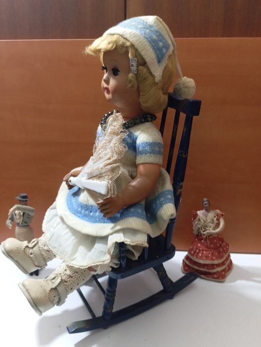 Boneca antiga articulada