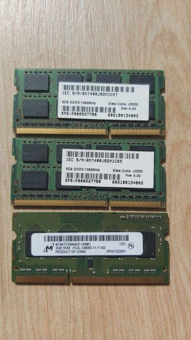 Placas Samsung (DDR3) e placa Micron (DIMM) de 2GB