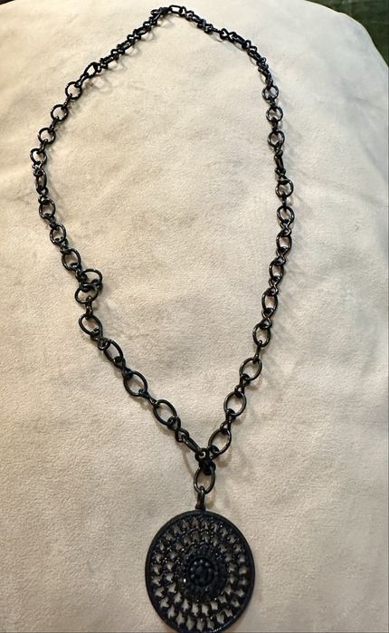 Conjunto de dois colares pretos