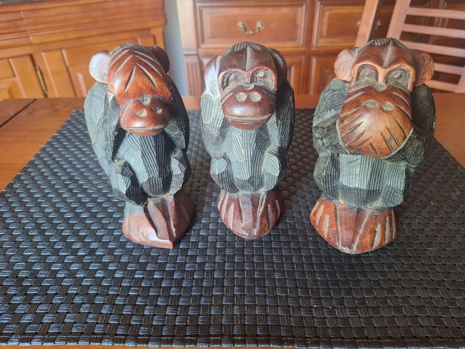 Estatuetas em madeira
