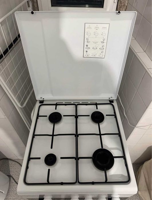 Fogão a gás Butano/Propano, como novo, ainda na garantia.