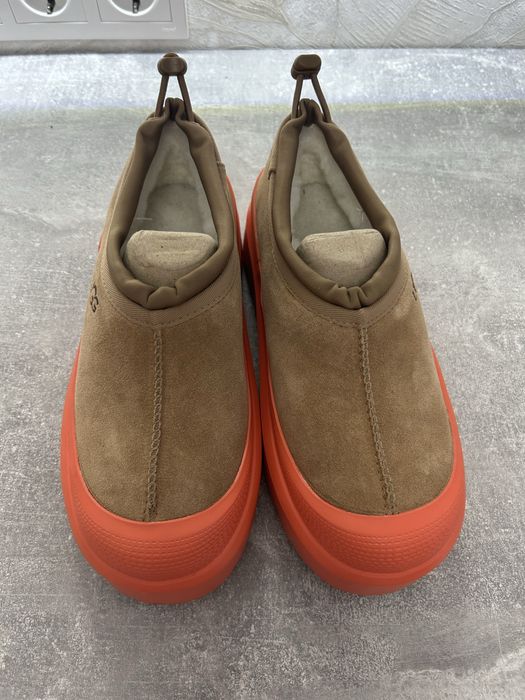 Ugg з яскравою підошвою