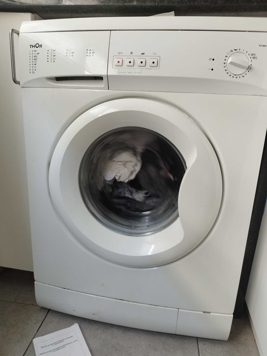 Máquina de lavar roupa Thor