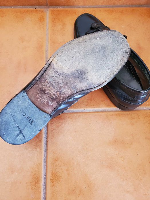 Sapatos em pele tamanho 43 muito bom estado