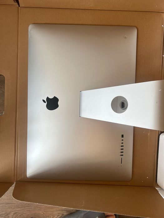 Apple iMac 27 2015 retina не включається