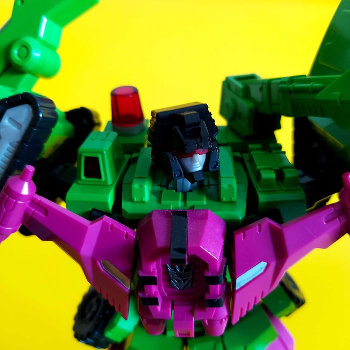 Figura Transformers Devastator Flame Toys Furai