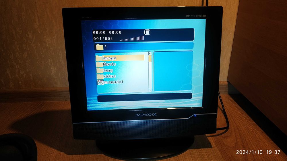 Телевизор с DVD проигрывателем