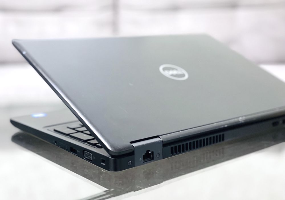 Dell 5590/FHD/IPS/ i5-8250U/3.4 GHz/8 ГБ/SSD 128 ГБ/UHD Graphics 620