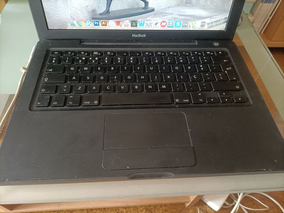 MacBook com bateria inchada.