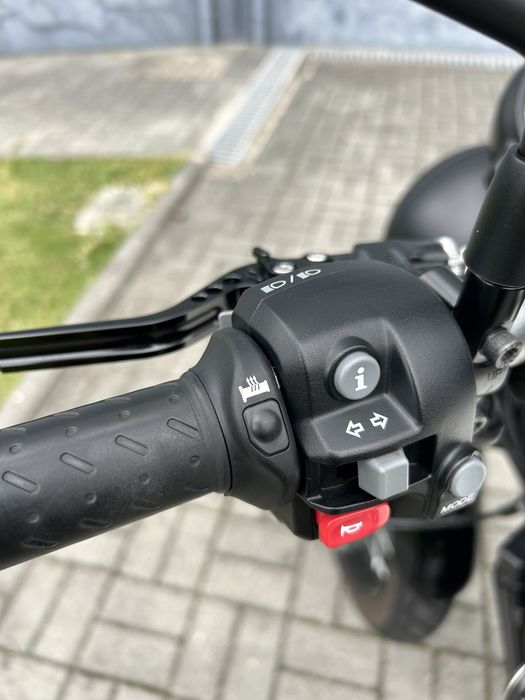 Triunph street scrambler