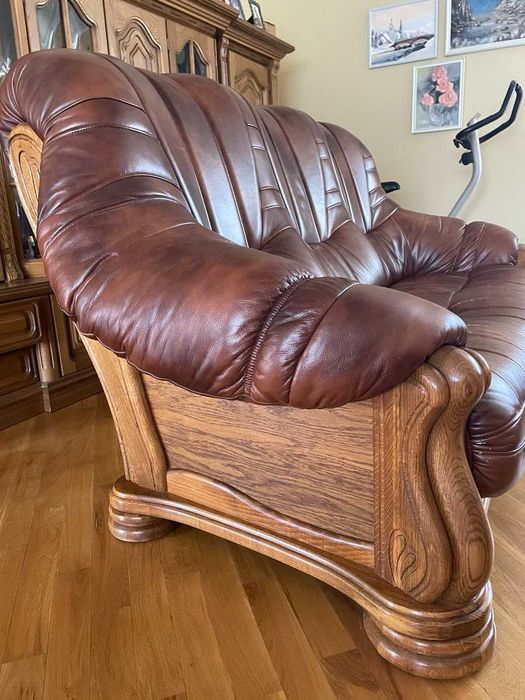 Шкіряні меблі -3 одиниці одно, дво і трьохмістні