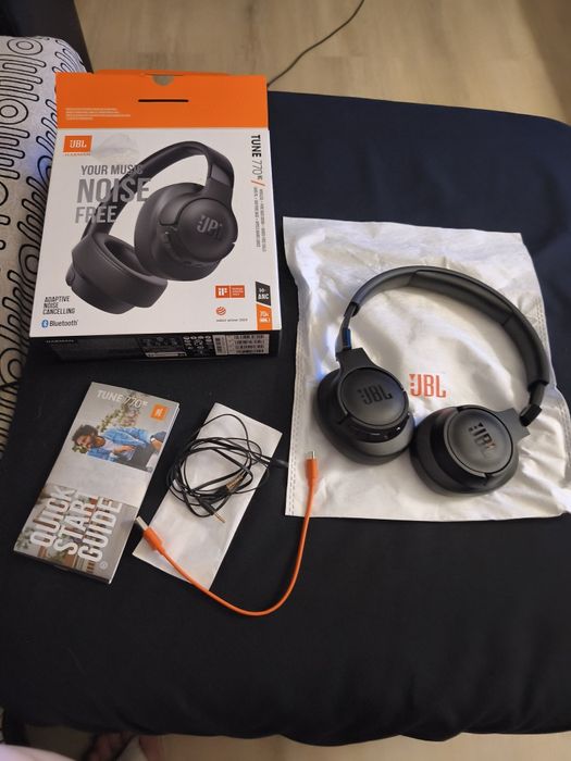 Fones JBL 770 completamente novos