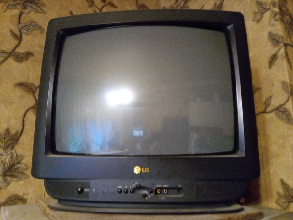 Телевизор LG кубик.