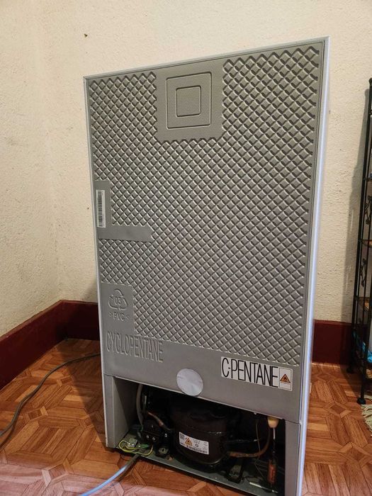 Frigorífico 84L COM CONGELADOR