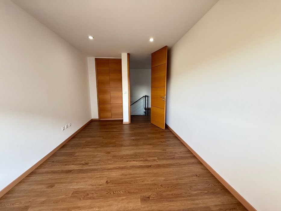 Excelente T3 Duplex em Paredes