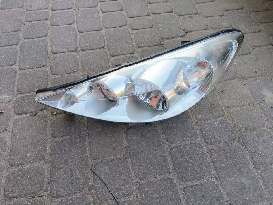 Peugeot 206 + Plus lampa przód przednia lewa