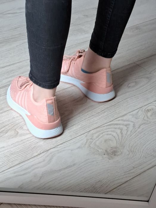 Buty sportowe damskie