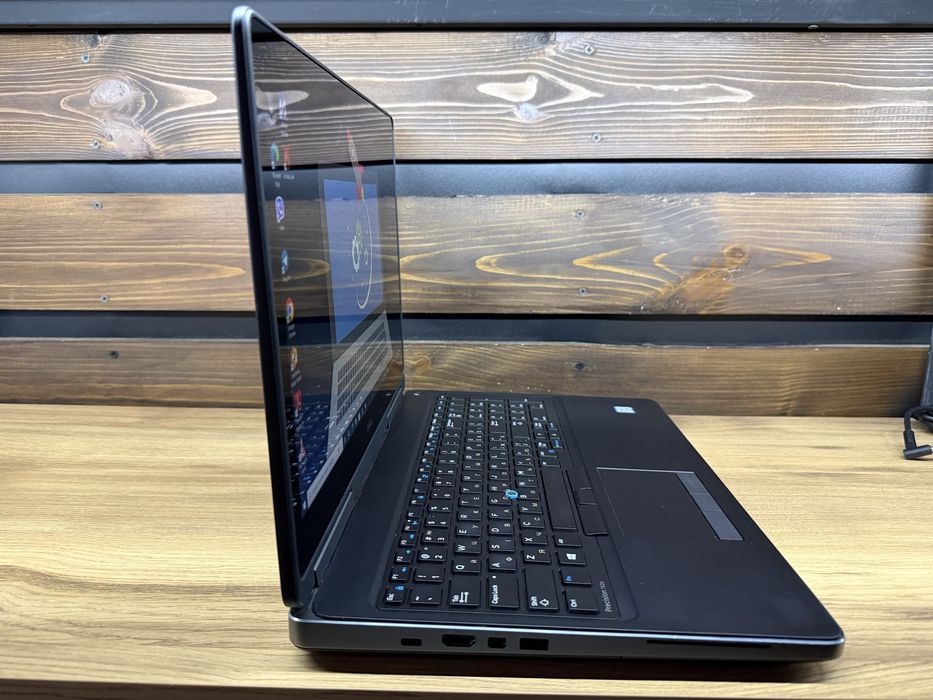Dell Precision7520 M2200 4GB 15,6"IPS  XeonE3-1505v6/16GB/M2 256GB/16%