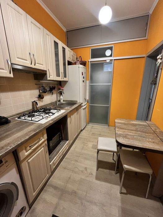 Частина будинку з власним двором