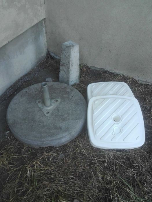 Podstawa do parasola ogrodowego, słupki graniczne.