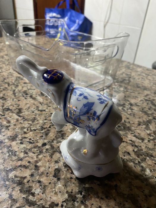 Helefantes de louça