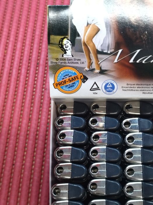 Box de isqueiros 42 unidades