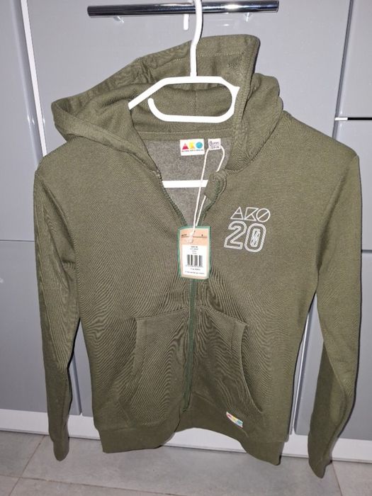 Кофта. на замку нова