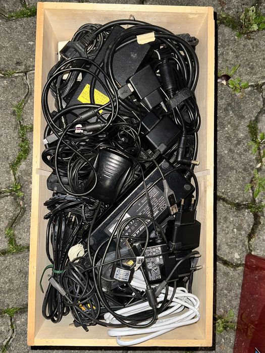 Cabos/ carregadores/ fios  telemoveis e outros