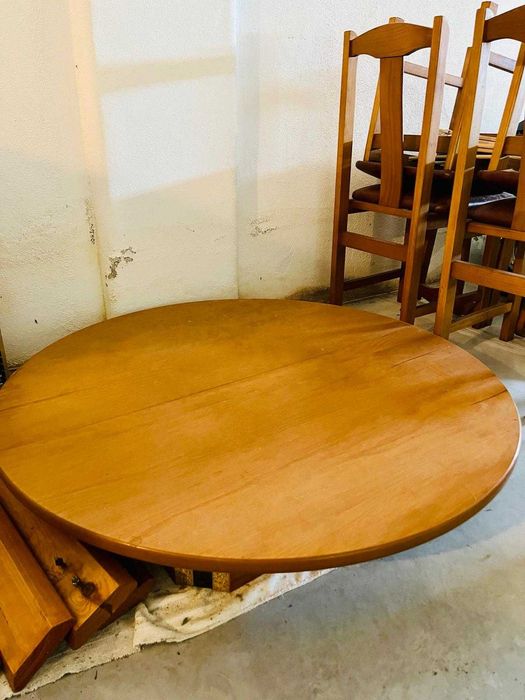 Conjunto mesa madeira e 4 cadeiras