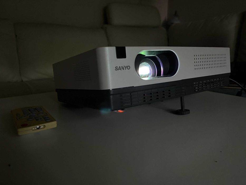 Projektor Sanyo PLC-XD2600