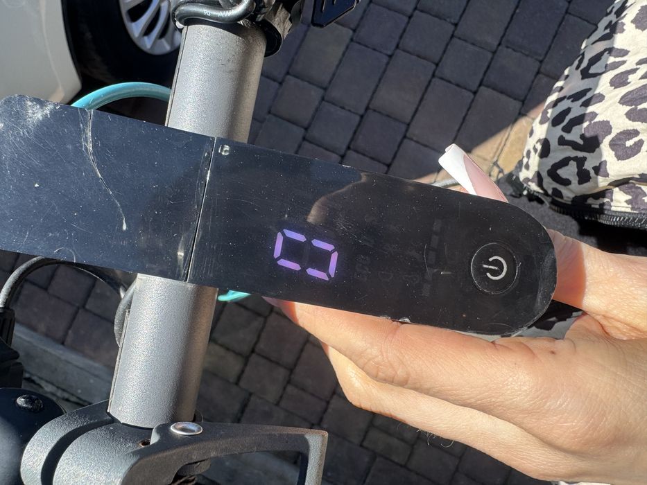 Hulajnoga elektryczna Motus scooty  10