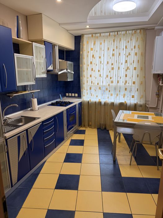 Квартира Соборності 76!Мебель,техніка,індивідуальне опалення +гараж